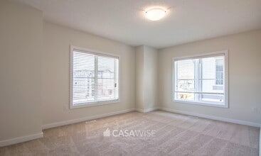 655-655 Watt Blvd SW in Edmonton, AB - Building Photo - Building Photo