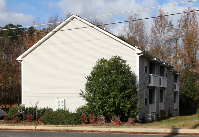 Carolina Place Apartments in Clayton, NC - Building Photo - Building Photo