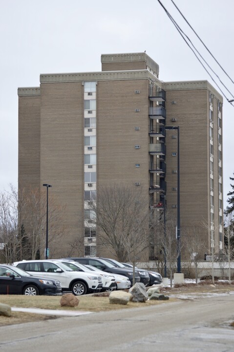 Riverside Park Place in Ann Arbor, MI - Building Photo