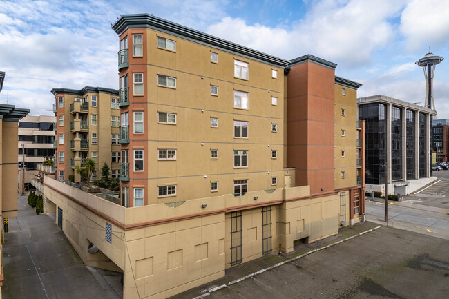 Carrara I in Seattle, WA - Foto de edificio - Building Photo