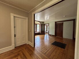 14 Crombie St in Burlington, VT - Building Photo