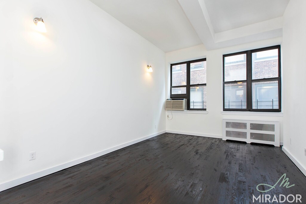 43 W 16th St in New York, NY - Building Photo