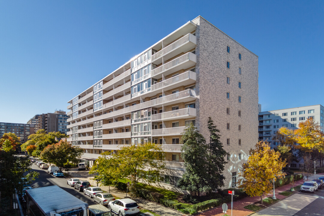 Potomac Plaza Terraces in Washington, DC - Foto de edificio