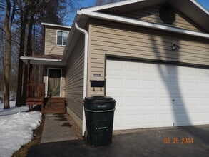 18 Cherry St, Unit D in Phoenix, NY - Foto de edificio - Building Photo