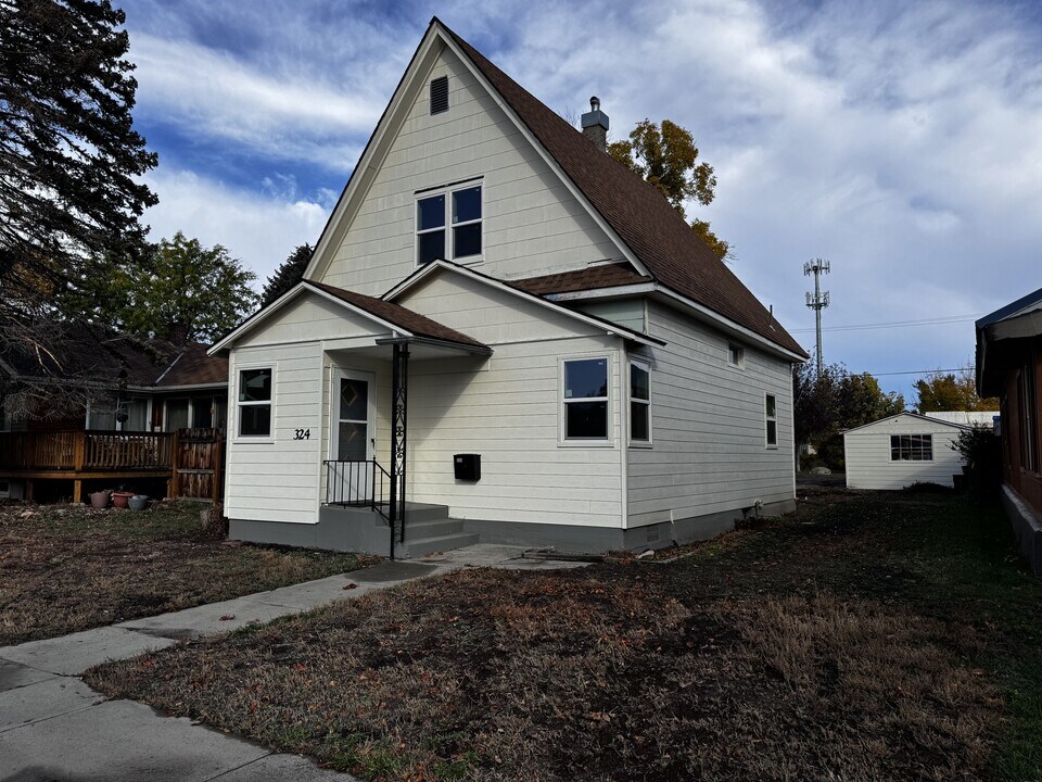324 1st Ave S in Greybull, WY - Building Photo
