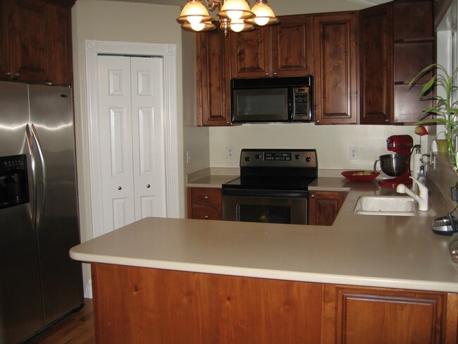 1005 E 750 S in Layton, UT - Building Photo - Building Photo