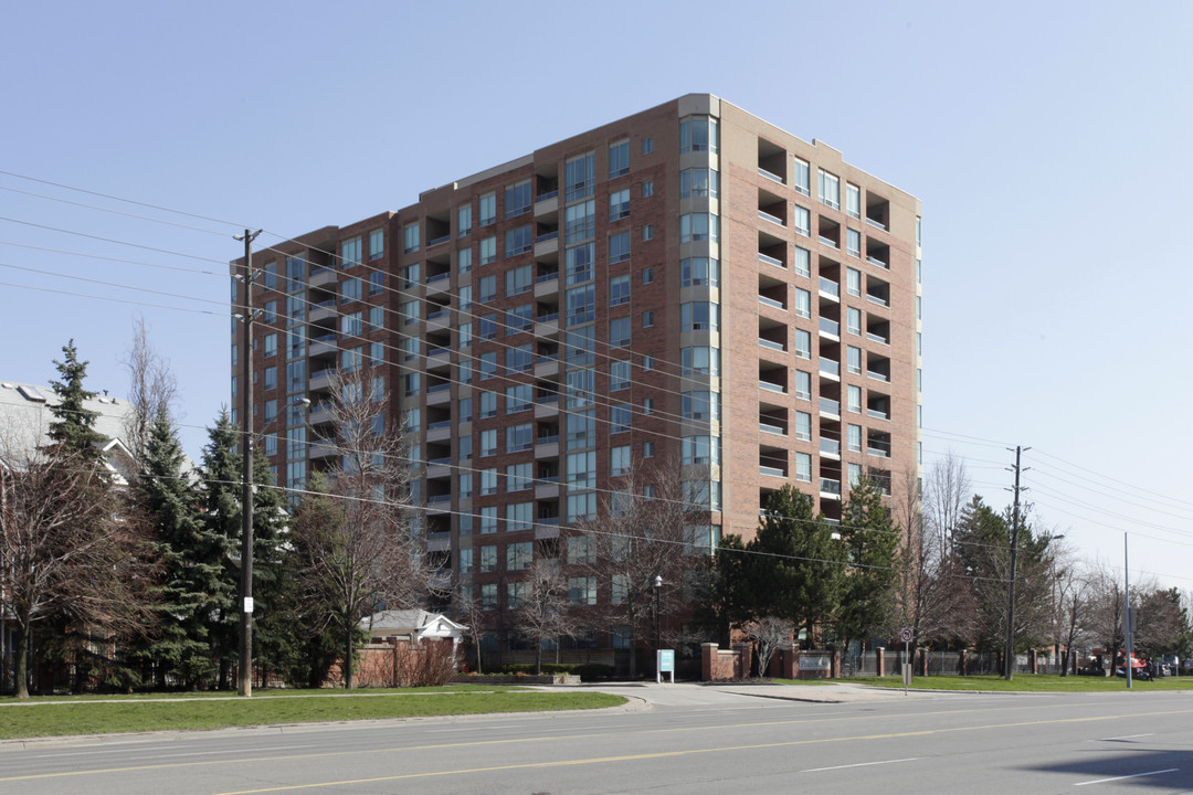 850 Steeles Ave W in Vaughan, ON - Building Photo