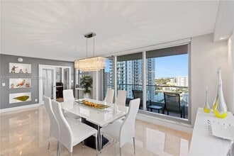 1920 S Ocean Dr in Hallandale Beach, FL - Foto de edificio - Building Photo