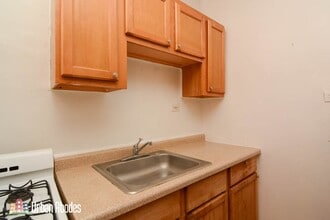4852 N Damen Ave, Unit M00B in Chicago, IL - Building Photo - Building Photo