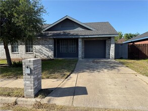 2000 Fullerton Ave in McAllen, TX - Foto de edificio - Building Photo