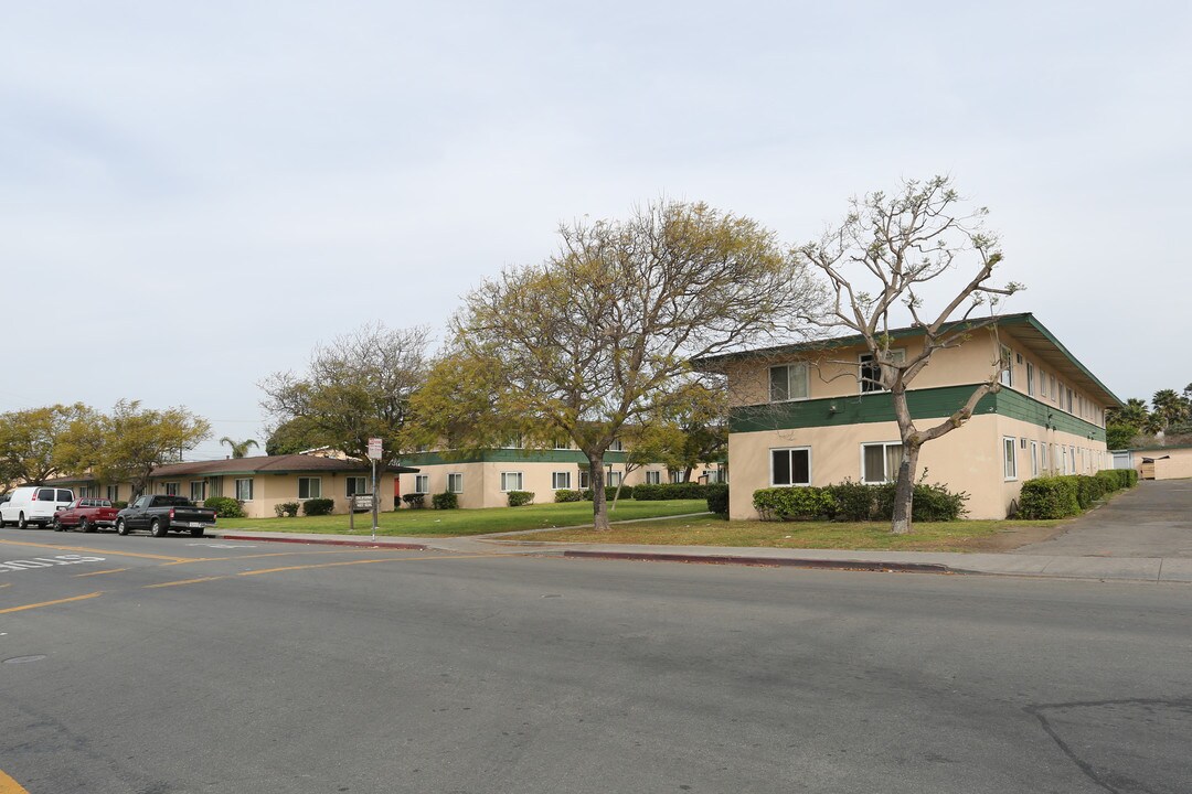 California Gardens in Oxnard, CA - Foto de edificio