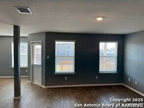 5961 Kendall Pr in San Antonio, TX - Building Photo - Building Photo