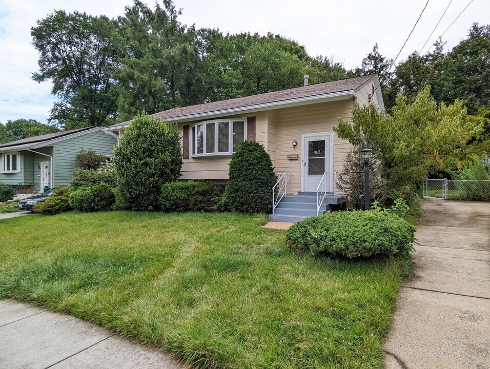 2621 Cory Terrace in Silver Spring, MD - Building Photo