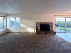 25 Wedgewood Dr in Eugene, OR - Building Photo - Building Photo