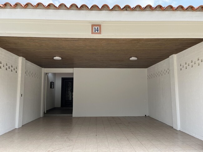 1800 Country Club Dr in Laredo, TX - Building Photo - Building Photo
