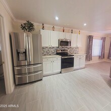 2210 E Paraiso Dr in Phoenix, AZ - Building Photo - Building Photo