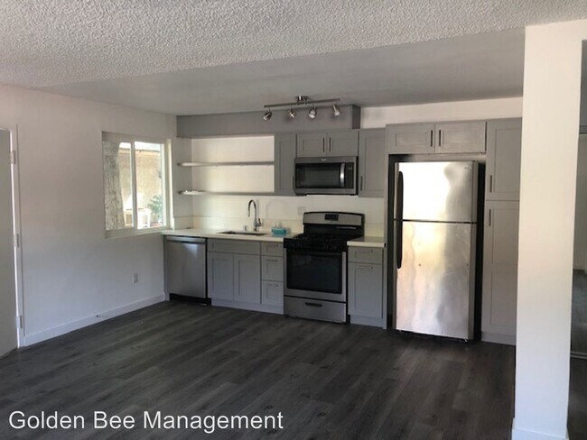 8923 Orion Ave in Los Angeles, CA - Foto de edificio - Building Photo