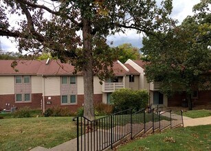 32 Woodglen Apartment in Arnold, MO - Building Photo - Building Photo