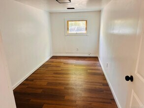 1295 E Main St in Waterbury, CT - Building Photo - Building Photo