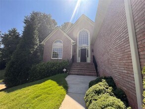 560 Hunt River Way in Suwanee, GA - Building Photo - Building Photo