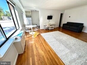 5112 MacArthur Blvd NW in Washington, DC - Building Photo - Building Photo