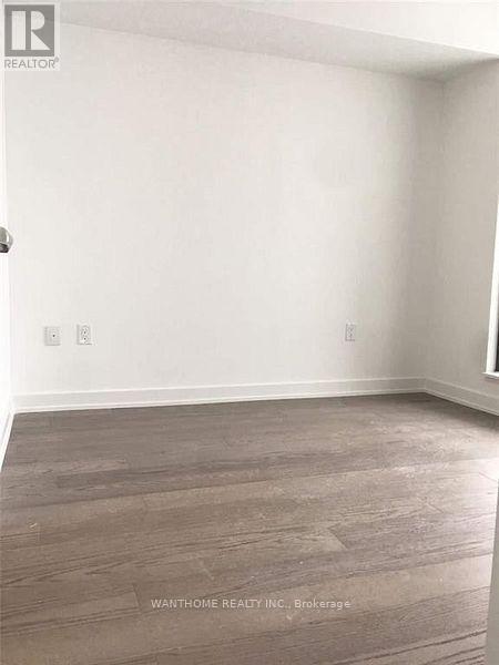 11 Wellesley St W in Toronto, ON - Building Photo - Building Photo