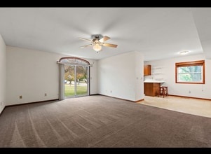 1394 E Armour Rd in Bourbonnais, IL - Foto de edificio - Building Photo