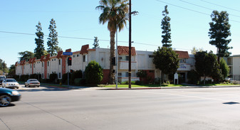 Vose Manor in Van Nuys, CA - Building Photo - Building Photo