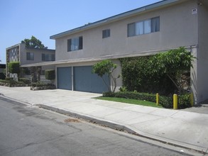 925 W La Palma Ave in Anaheim, CA - Foto de edificio - Building Photo