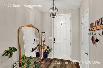 9677 Bridgeway Ave in Jacksonville, FL - Foto de edificio - Building Photo