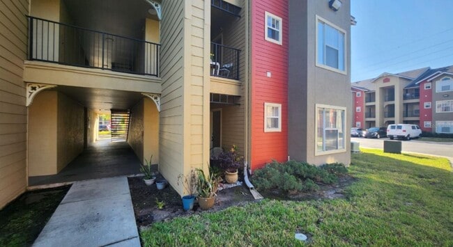 2207 Antigua Pl in Kissimmee, FL - Foto de edificio - Building Photo