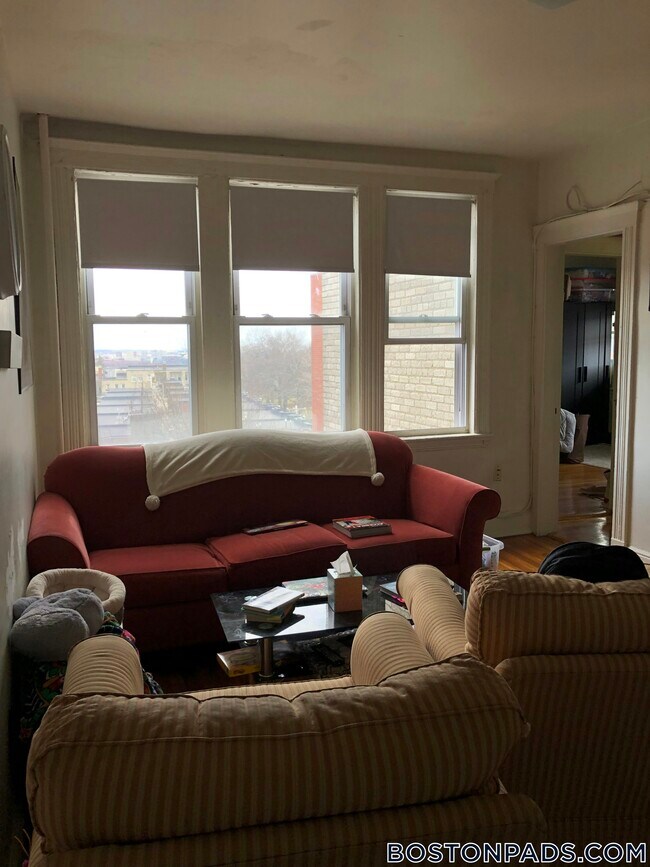 1626 Commonwealth Ave in Boston, MA - Building Photo - Building Photo