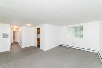 Colonial Commons in Coraopolis, PA - Building Photo - Building Photo