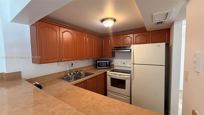 5855 Washington St in Hollywood, FL - Building Photo - Building Photo