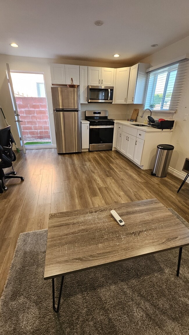 6241 Bellaire Ave, Unit 6241 Bellaire ave.