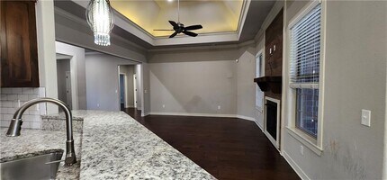 3200 SW Hazelnut Ave in Bentonville, AR - Foto de edificio - Building Photo