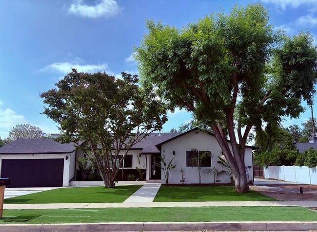 18152 Sunburst St in Northridge, CA - Building Photo - Building Photo