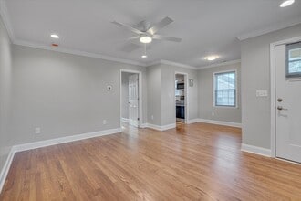 1008 Alma St, Unit B in Durham, NC - Foto de edificio - Building Photo