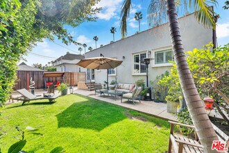 326 N Doheny Dr in Beverly Hills, CA - Building Photo - Building Photo