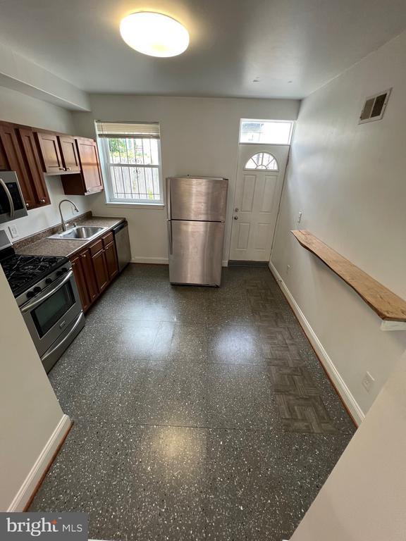 property at 806 N Rose St