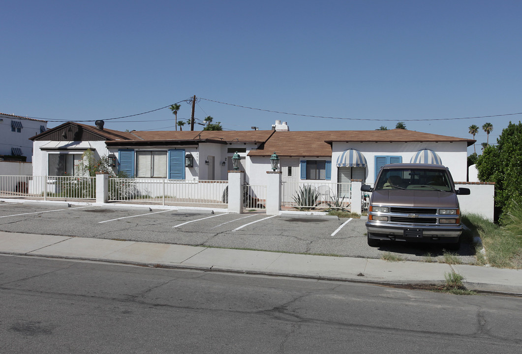 290 W Via Olivera in Palm Springs, CA - Building Photo