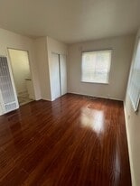 20534 Hartland St in Los Angeles, CA - Building Photo