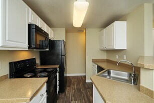 Cascadia Pointe Apartments