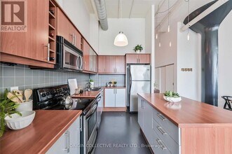 1001 Roselawn Ave in Toronto, ON - Building Photo - Building Photo