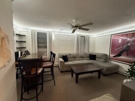 9 Green St, Unit UnitA in Huntington, NY - Building Photo