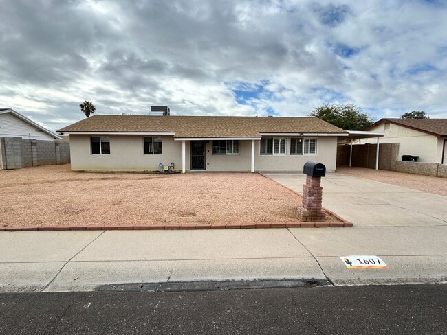 property at 1607 W Rosemonte Dr