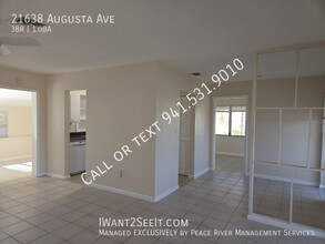 21638 Augusta Ave in Port Charlotte, FL - Foto de edificio - Building Photo