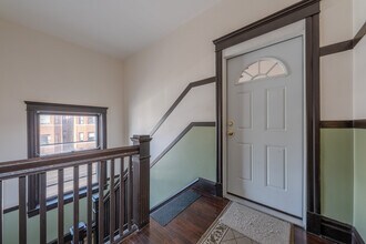 3105 W Diversey Ave in Chicago, IL - Foto de edificio - Building Photo