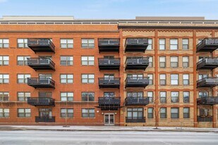 1735 W Diversey Pkwy in Chicago, IL - Building Photo