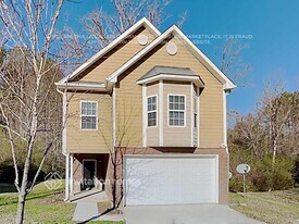 4040 Traipse Ct in Ellenwood, GA - Building Photo